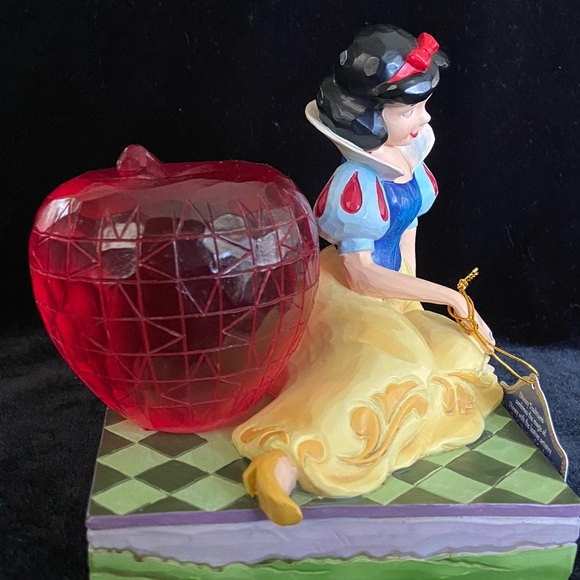 Jim Shore Showcase Disney Traditions Figure SNOW WHITE “A Tempting Offer” Apple - Picture 7 of 16